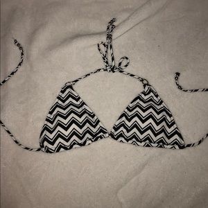 Black and whit chevron top!
